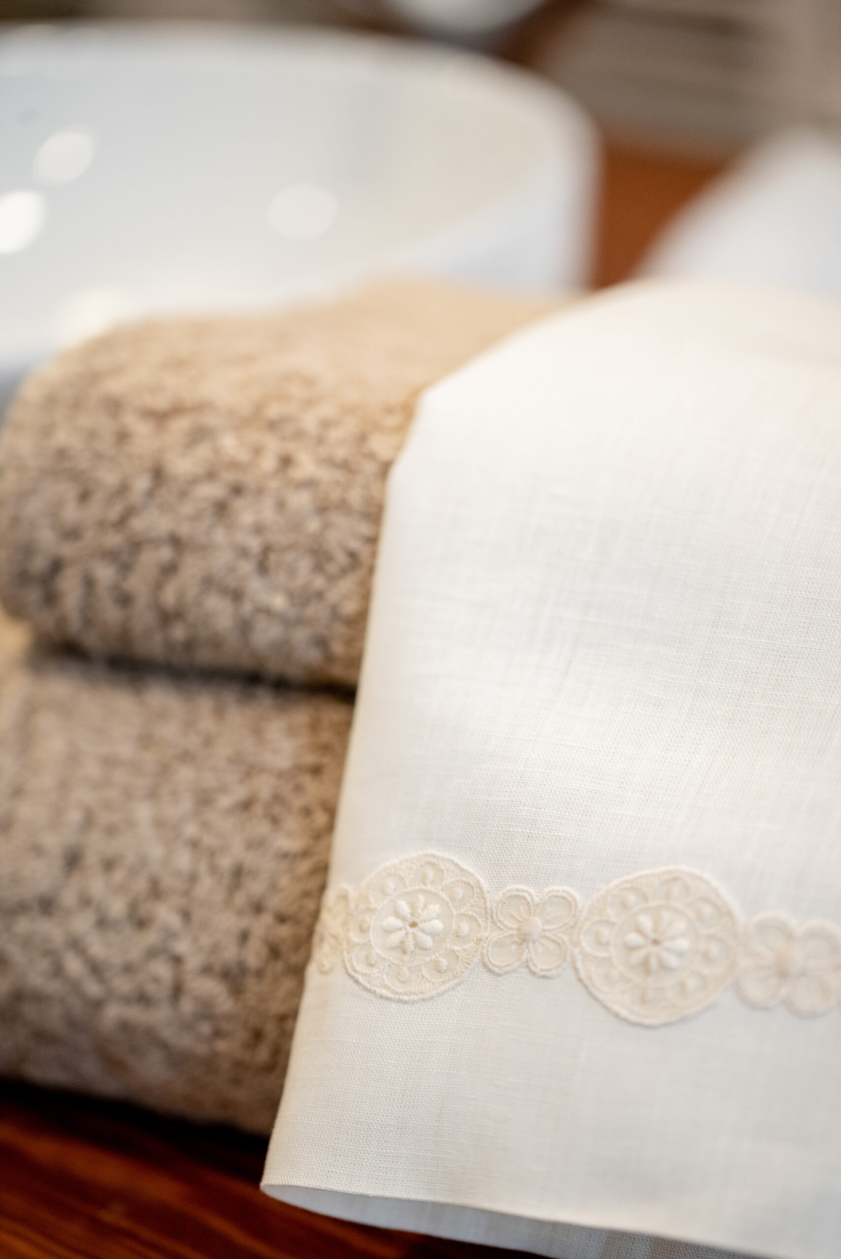 toalla invitados de lino atenas beige - Imagen 2