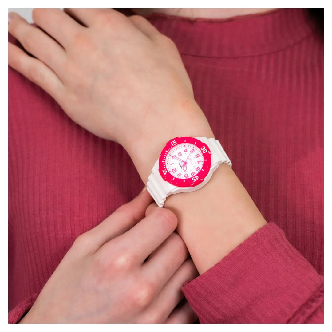 Reloj Casio LRW-200H-4B Diseño Juvenil - Imagen 3